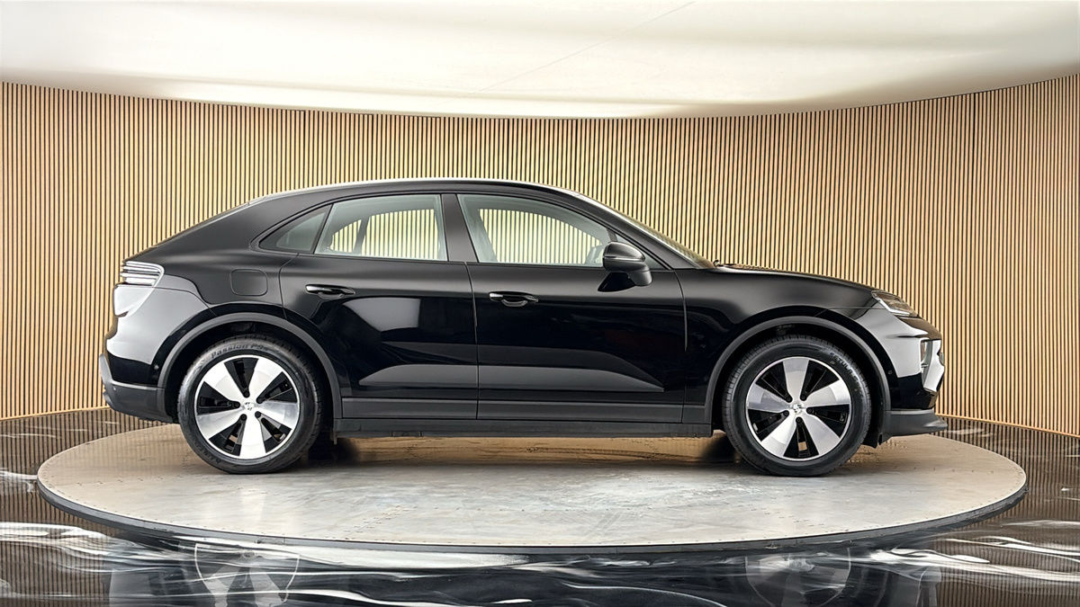 Porsche Macan Image 16