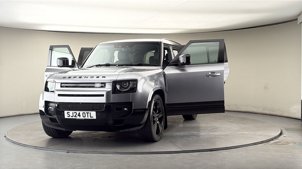 More views of Land Rover Defender 110