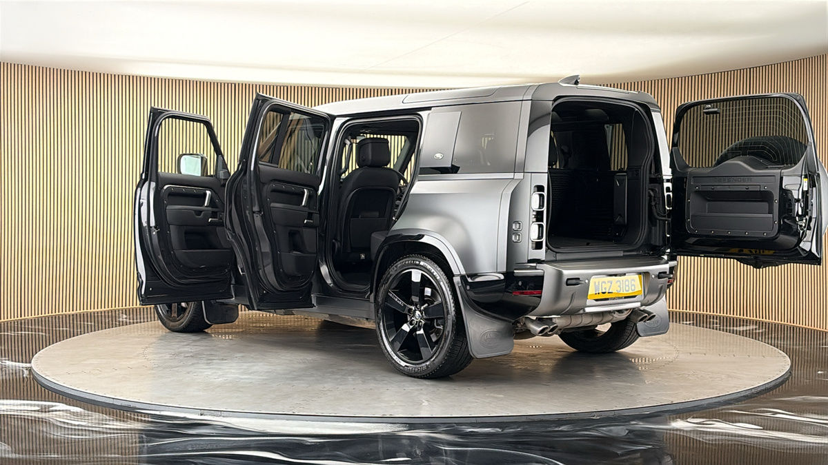 More views of Land Rover Defender 110