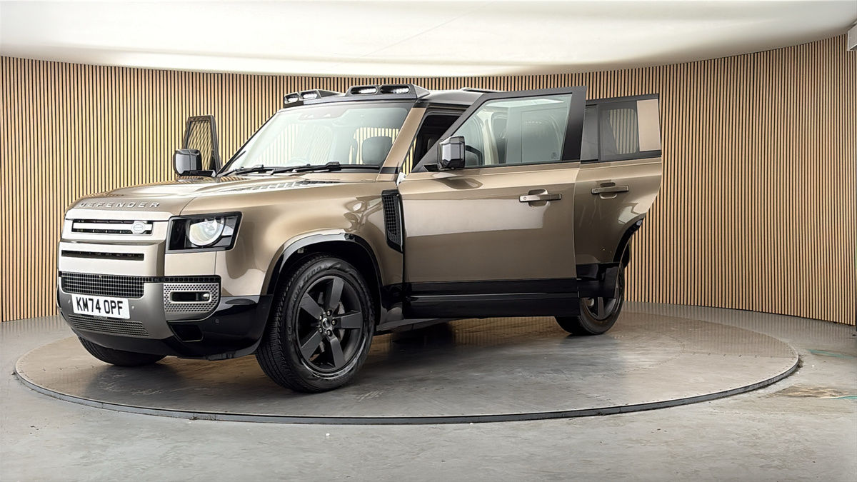More views of Land Rover Defender 110