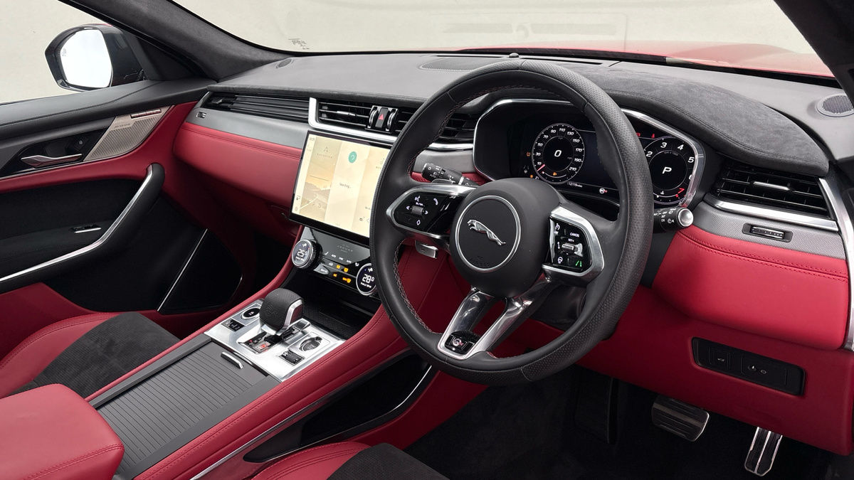 Jaguar F-PACE Image 5