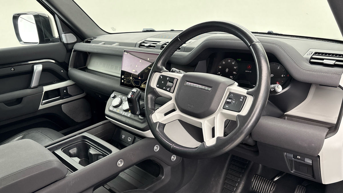 Land Rover Defender 130 Image 5