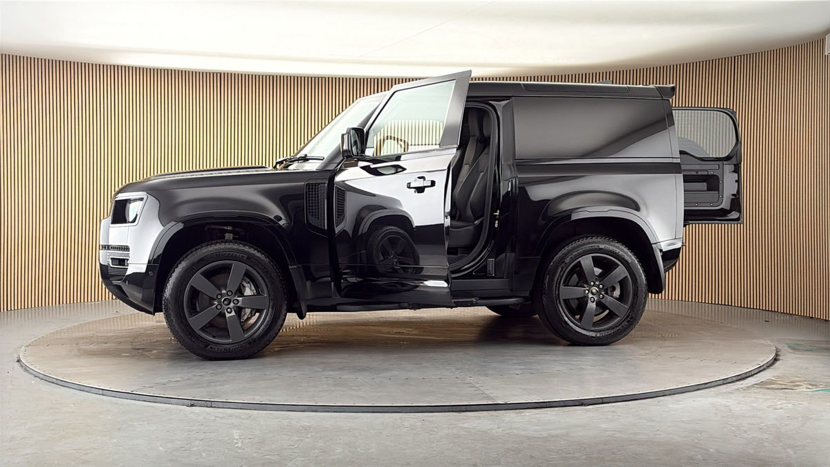 More views of Land Rover Defender 90