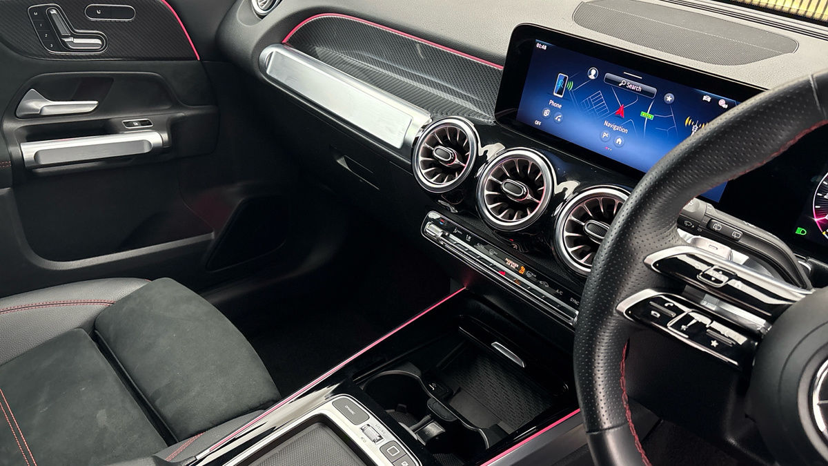Mercedes-Benz GLB Image 18
