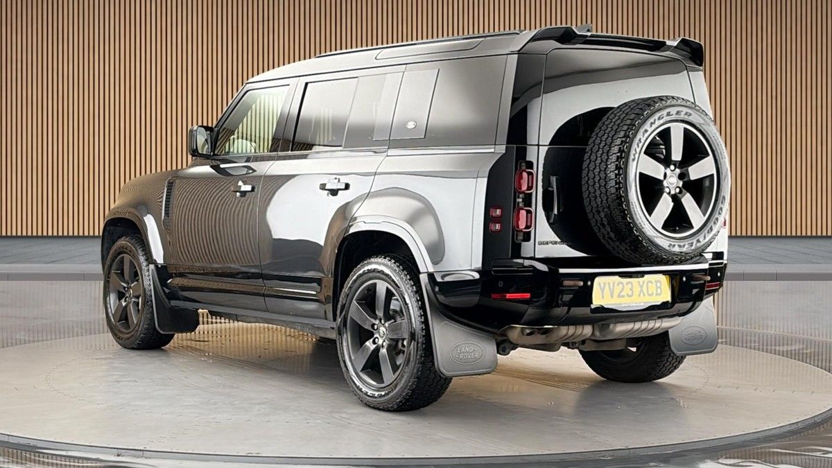 Land Rover Defender 110 Image 2