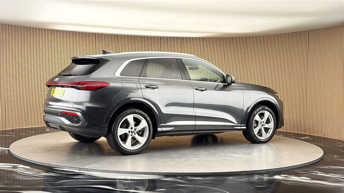 More views of Audi Q5