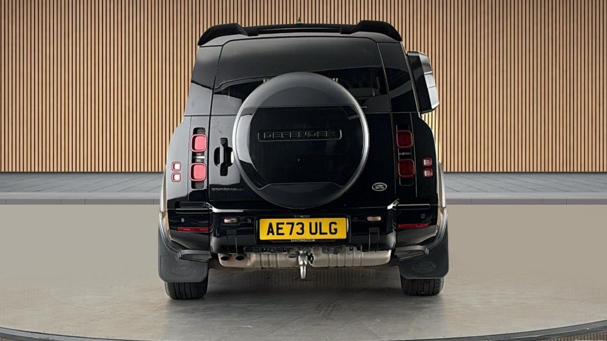 Land Rover Defender 130 Image 4