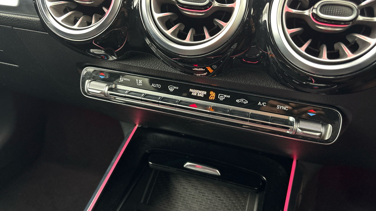 Mercedes-Benz GLB Image 27
