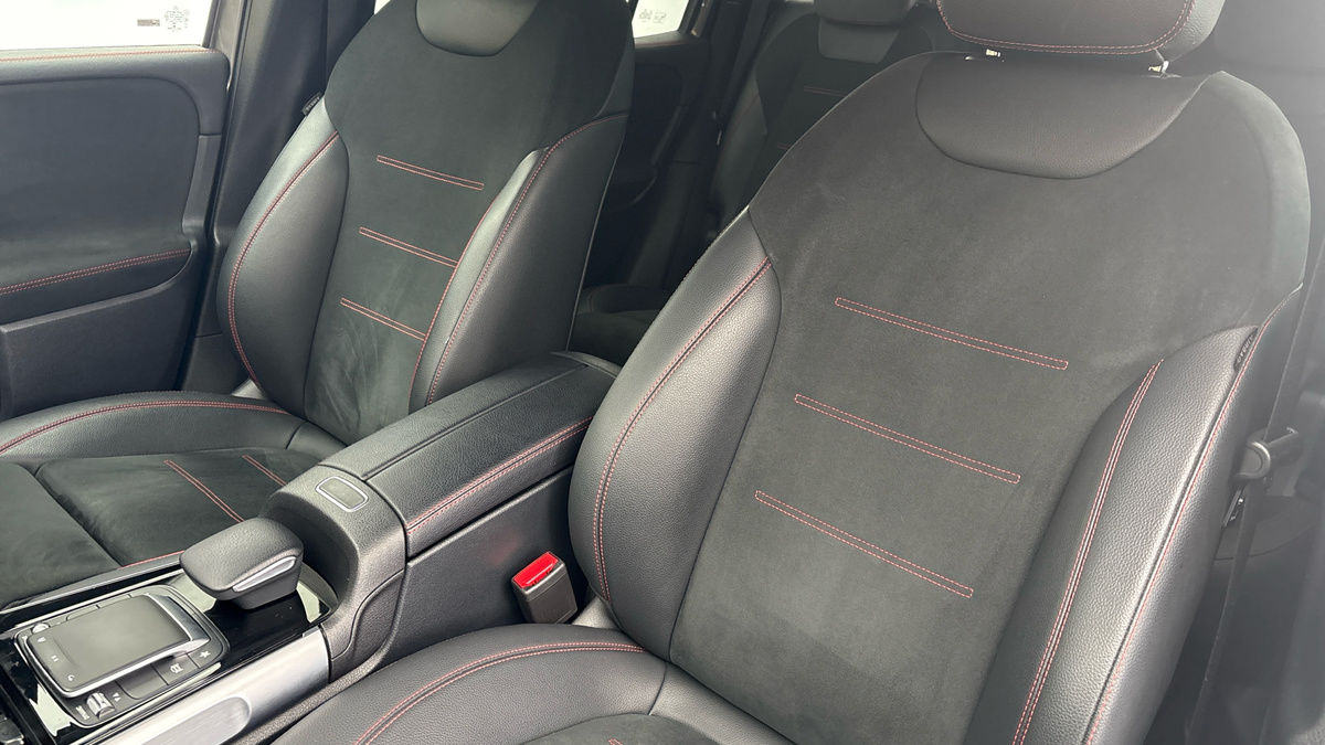 Mercedes-Benz GLB Image 7