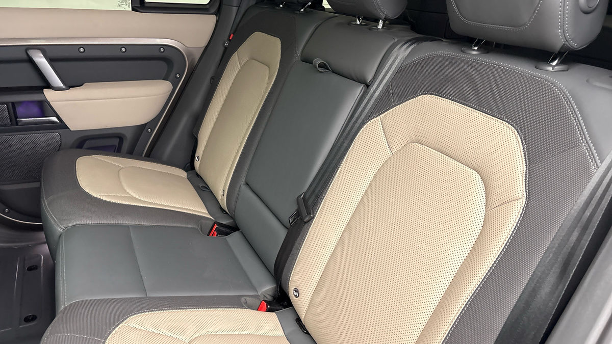 Land Rover Defender 110 Urban Image 8