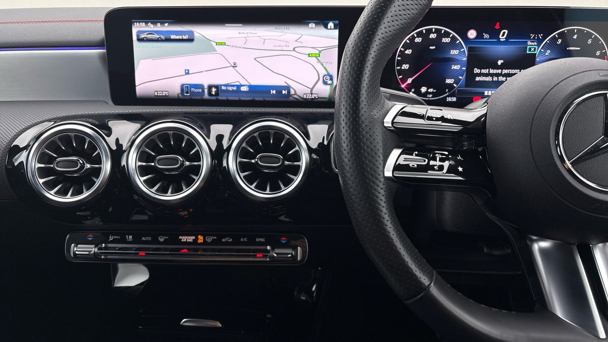 Mercedes-Benz CLA Image 13