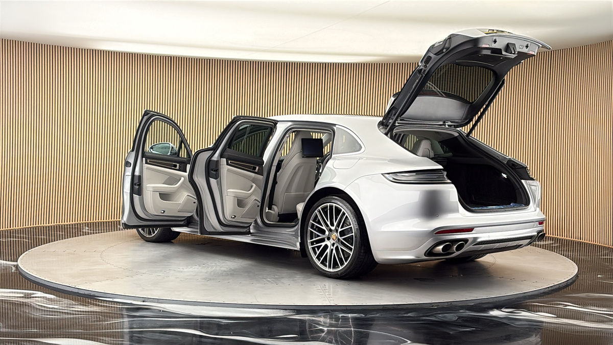 More views of Porsche Panamera