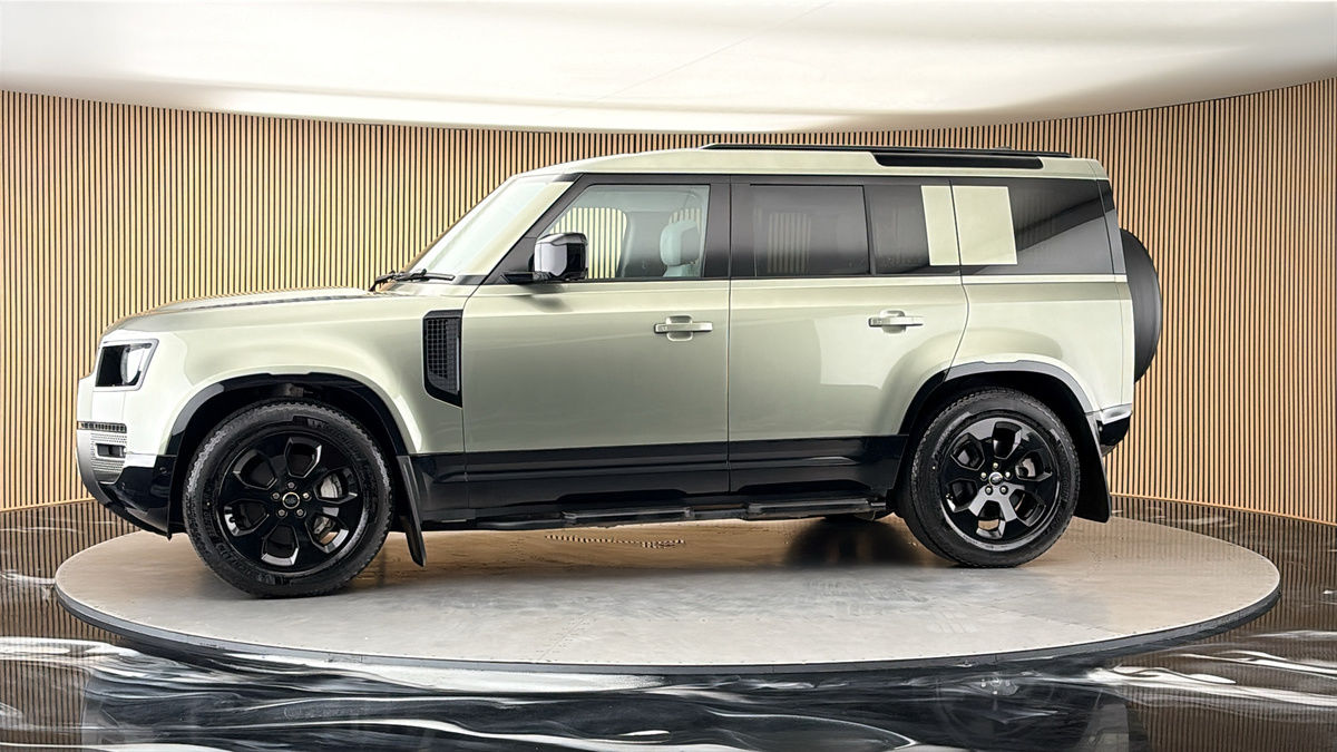 More views of Land Rover Defender 110