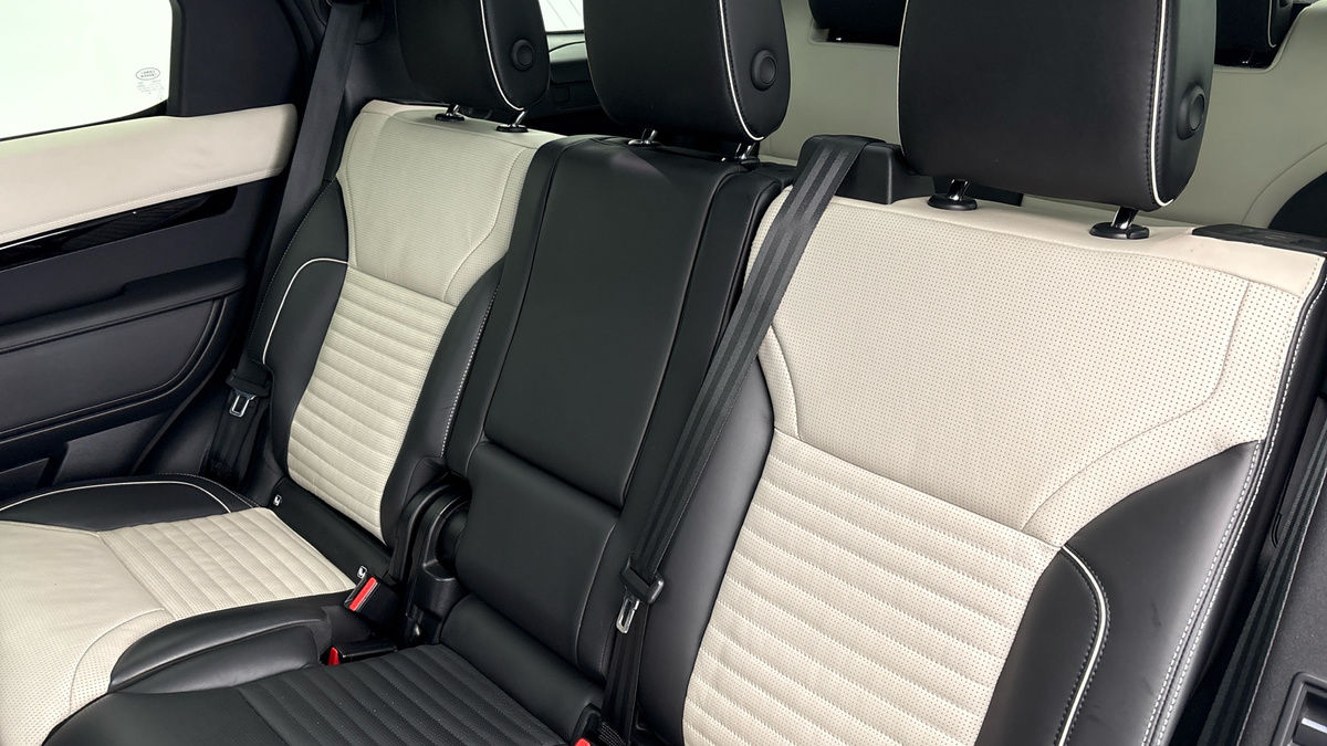 Land Rover Discovery Image 8