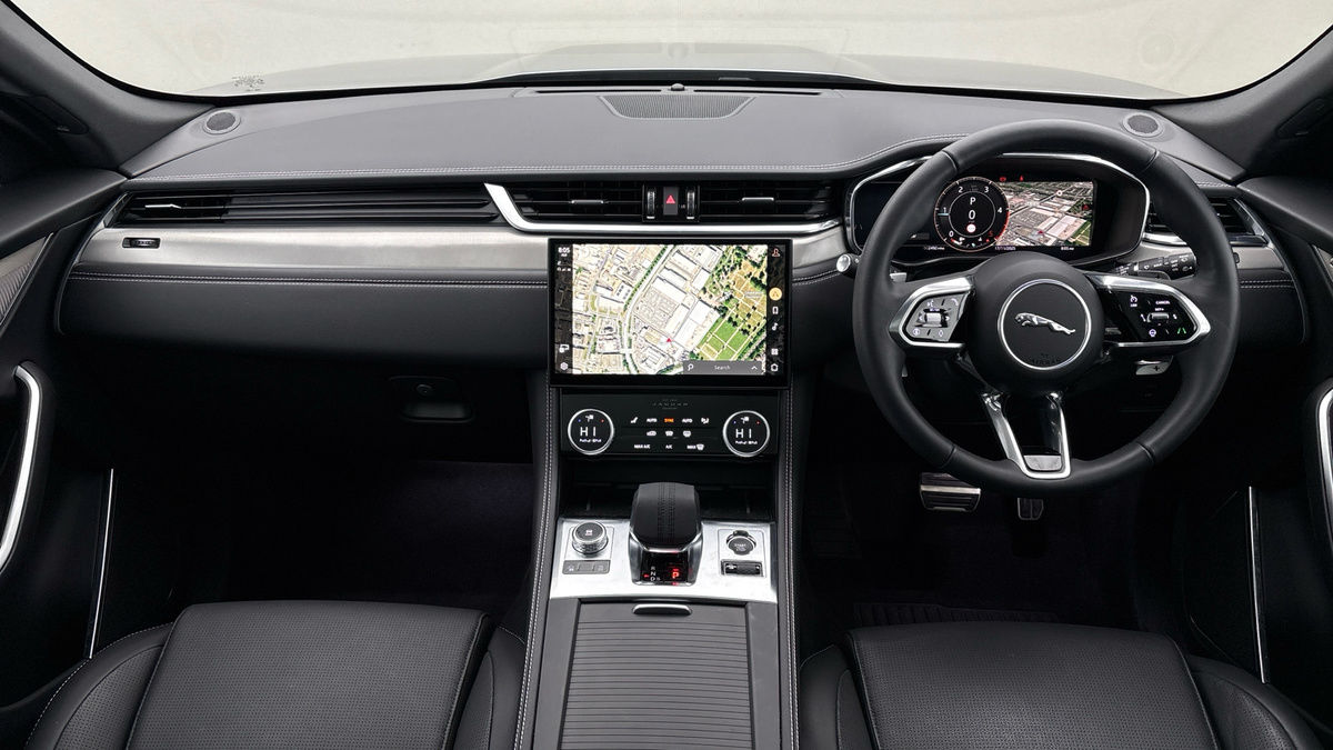 Jaguar F-PACE Image 12