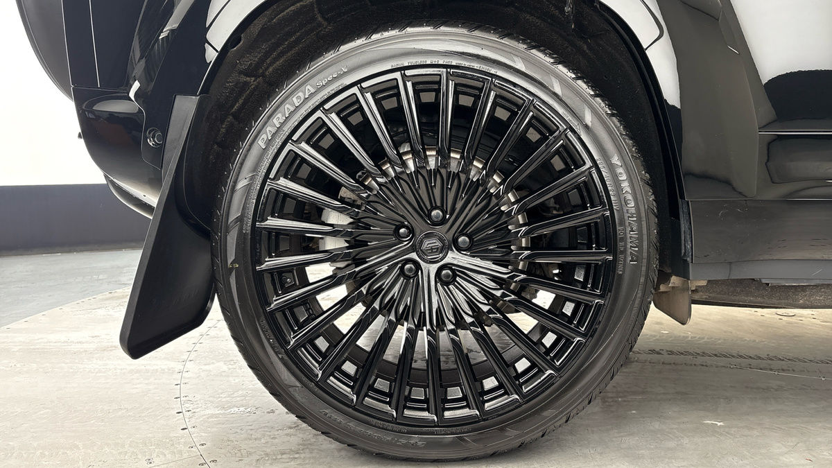 Land Rover Defender 110 Urban Image 10