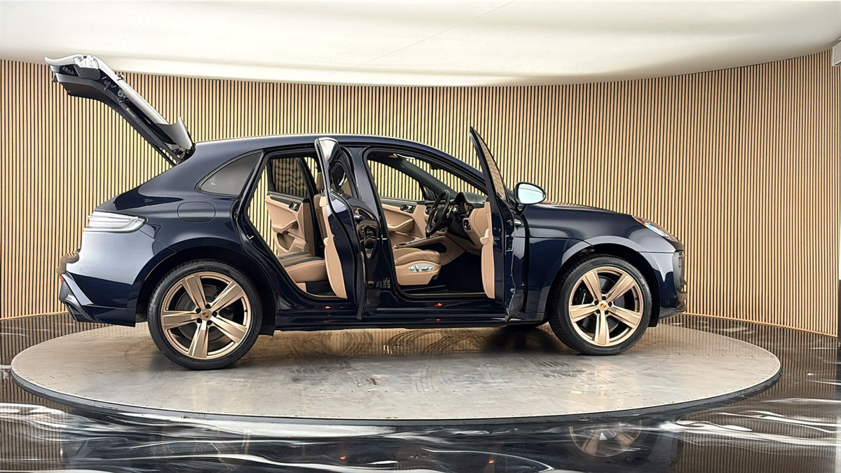 More views of Porsche Macan