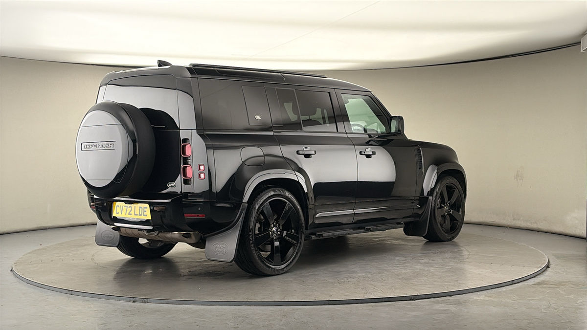 Land Rover Defender 110 Image 21