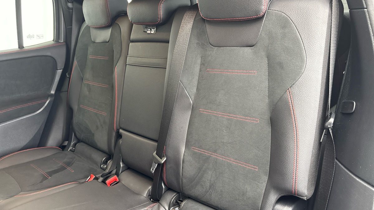 Mercedes-Benz GLB Image 8