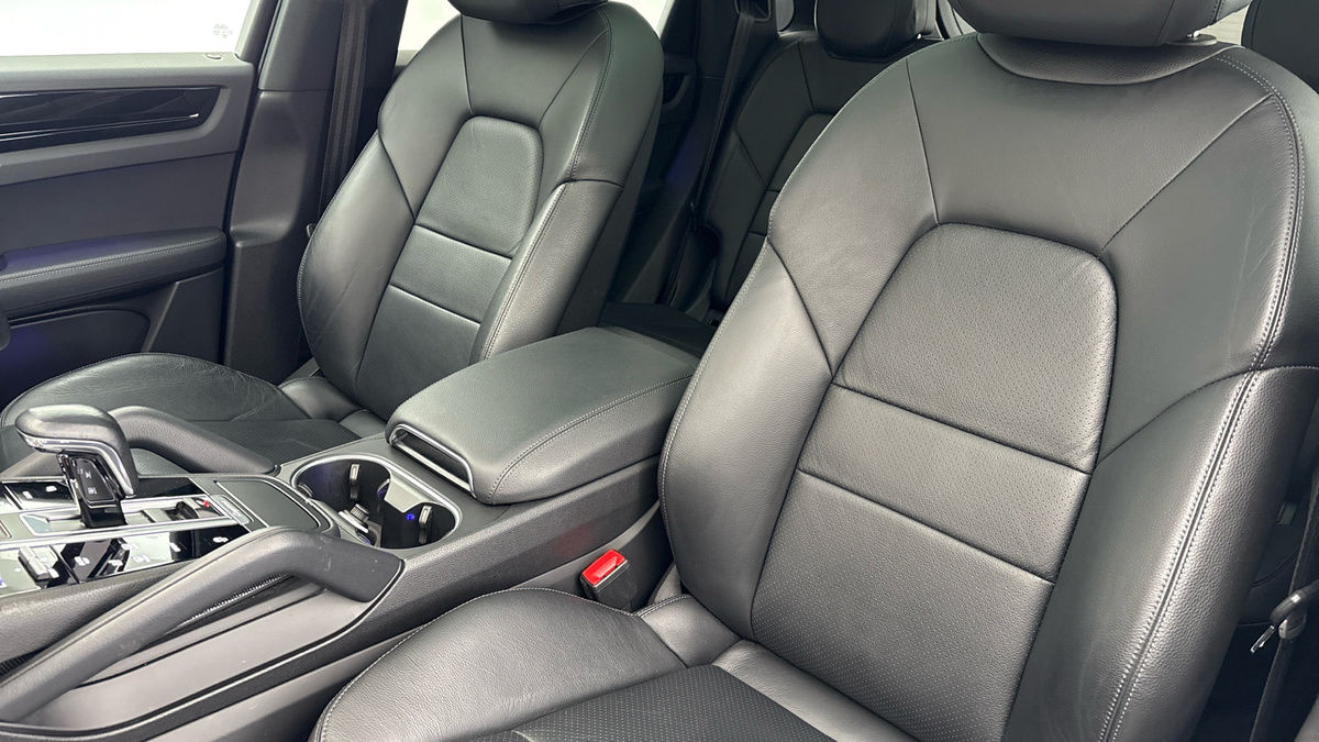 Porsche Cayenne Image 7