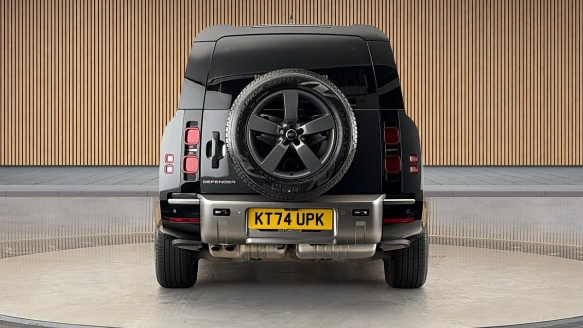 Land Rover Defender 130 Image 4