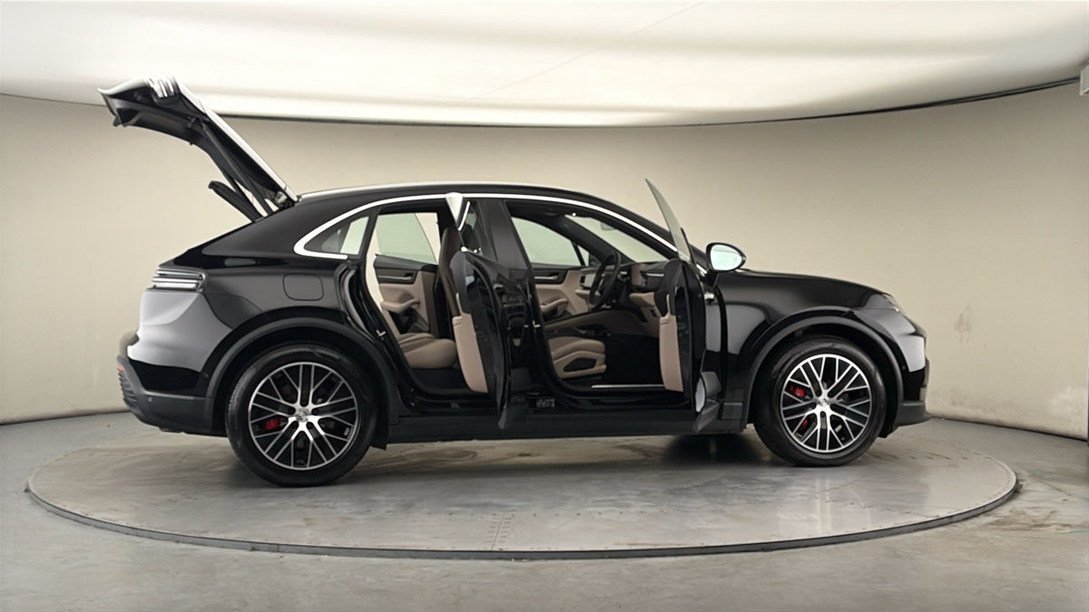 More views of Porsche Macan