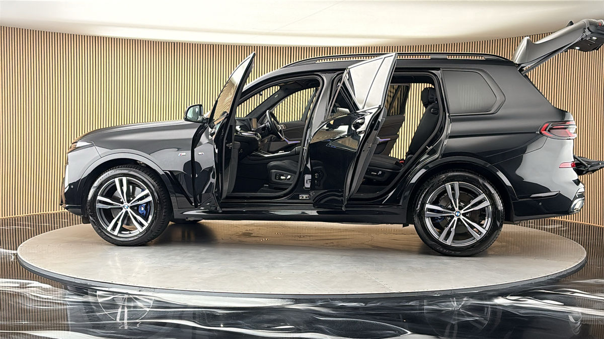 More views of BMW X7