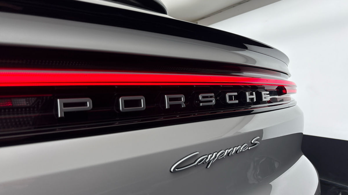 Porsche Cayenne Image 32