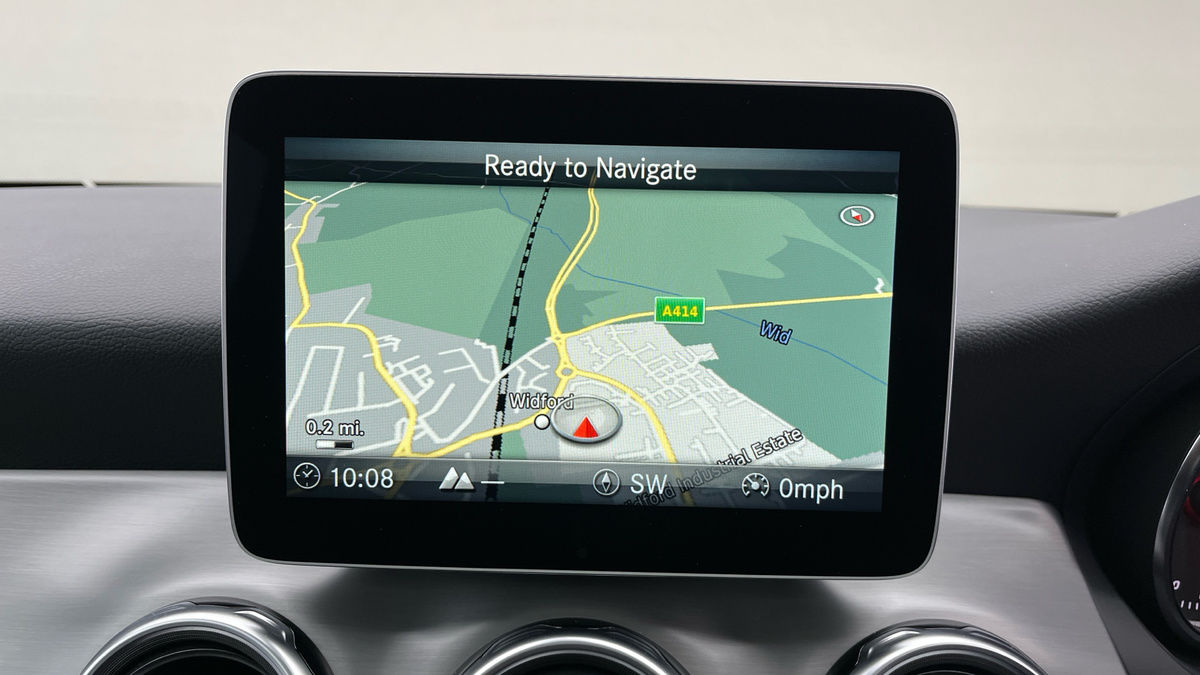 Mercedes-Benz GLA Image 17