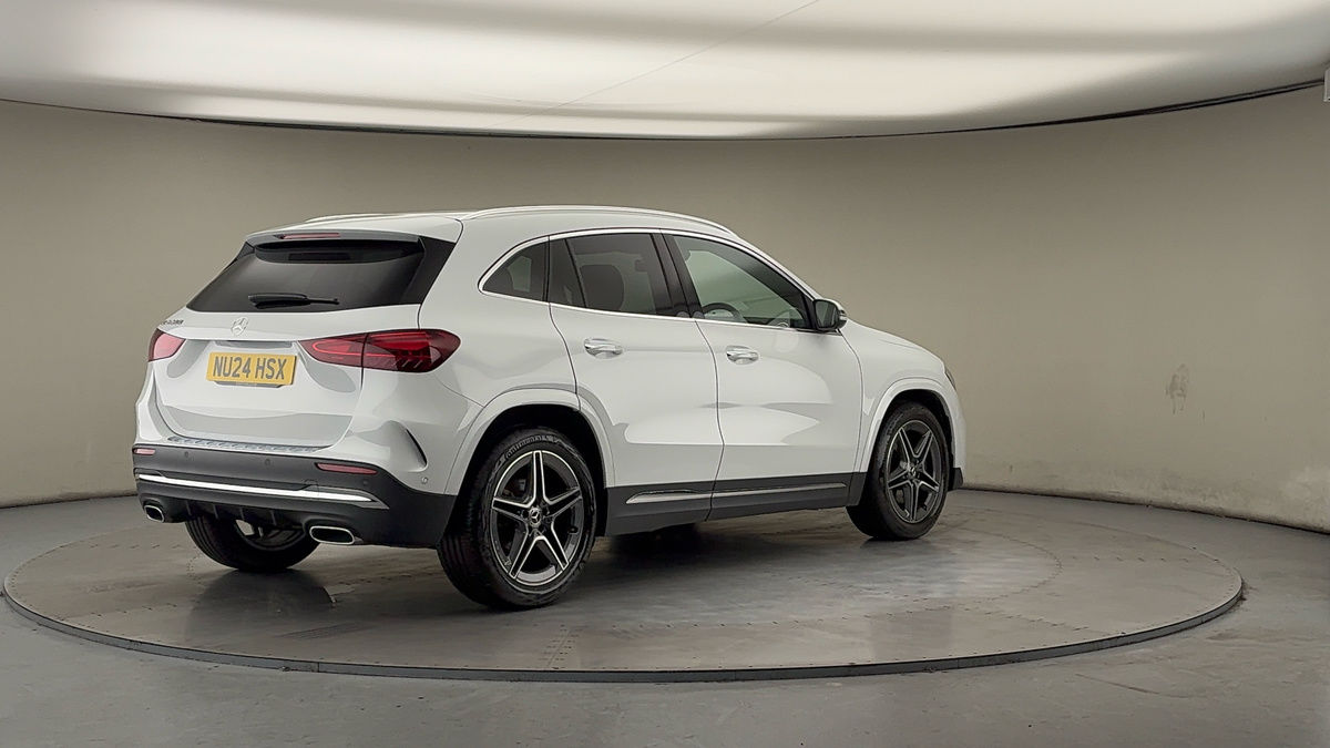 Mercedes-Benz GLA Image 21