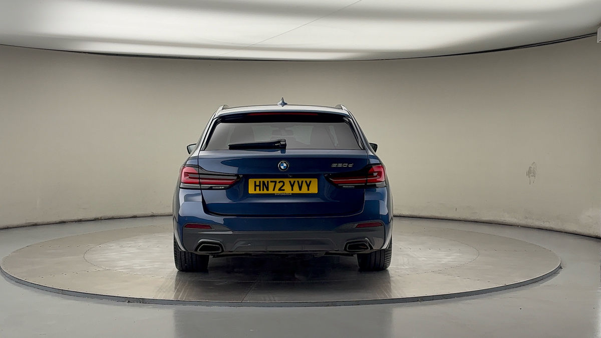 BMW 5 Series Image 4