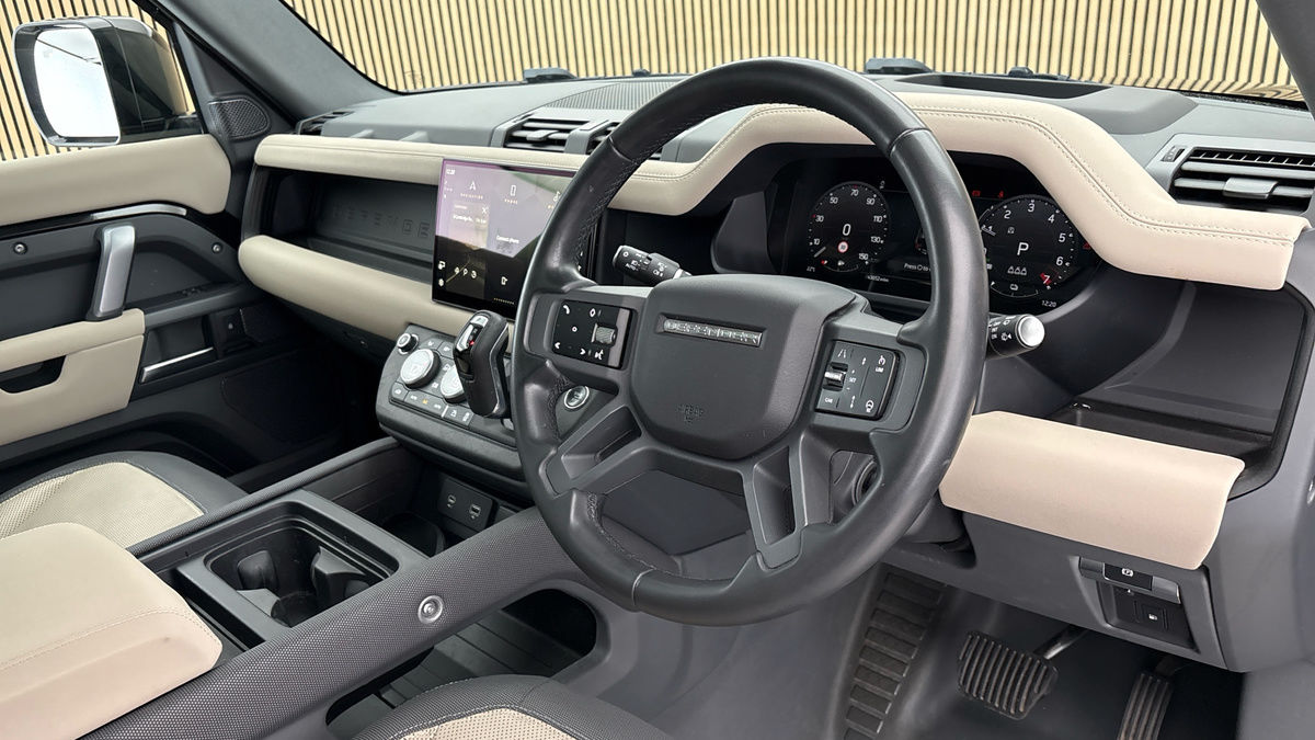 Land Rover Defender 110 Image 5