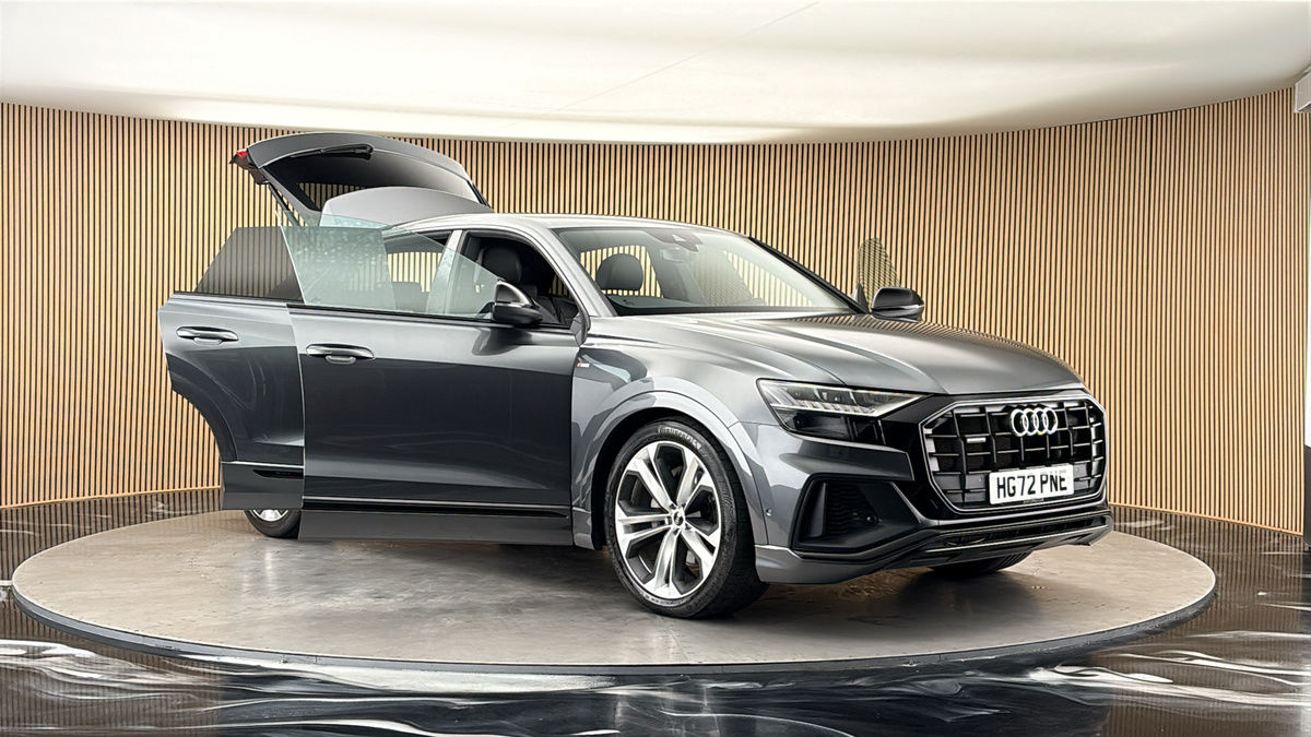 More views of Audi Q8