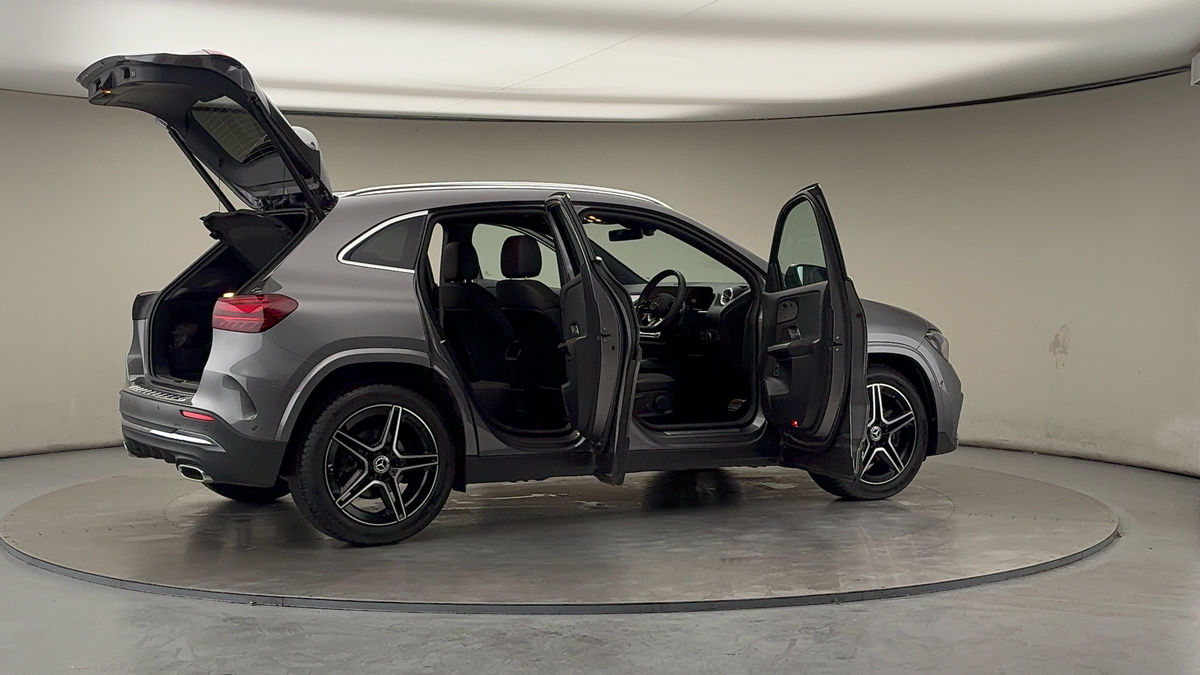 More views of Mercedes-Benz GLA