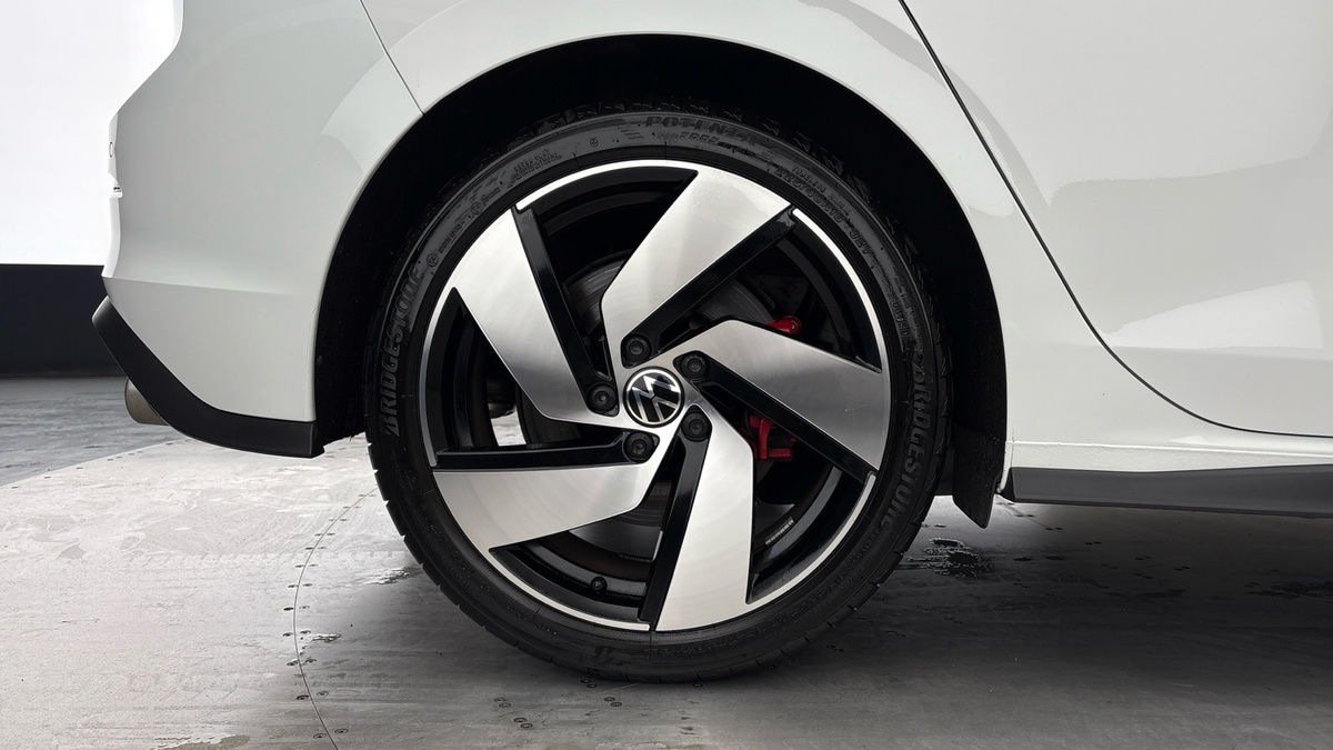 Volkswagen Golf Image 10