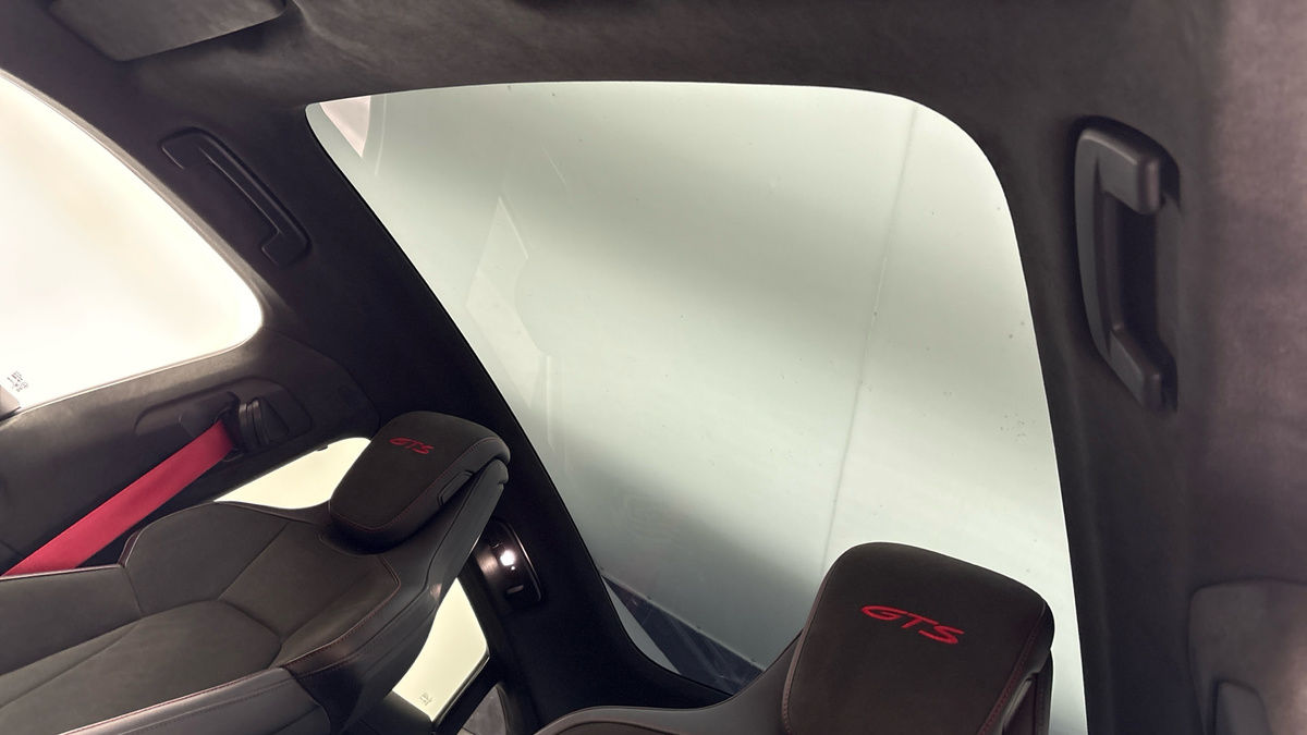 Porsche Taycan Image 6