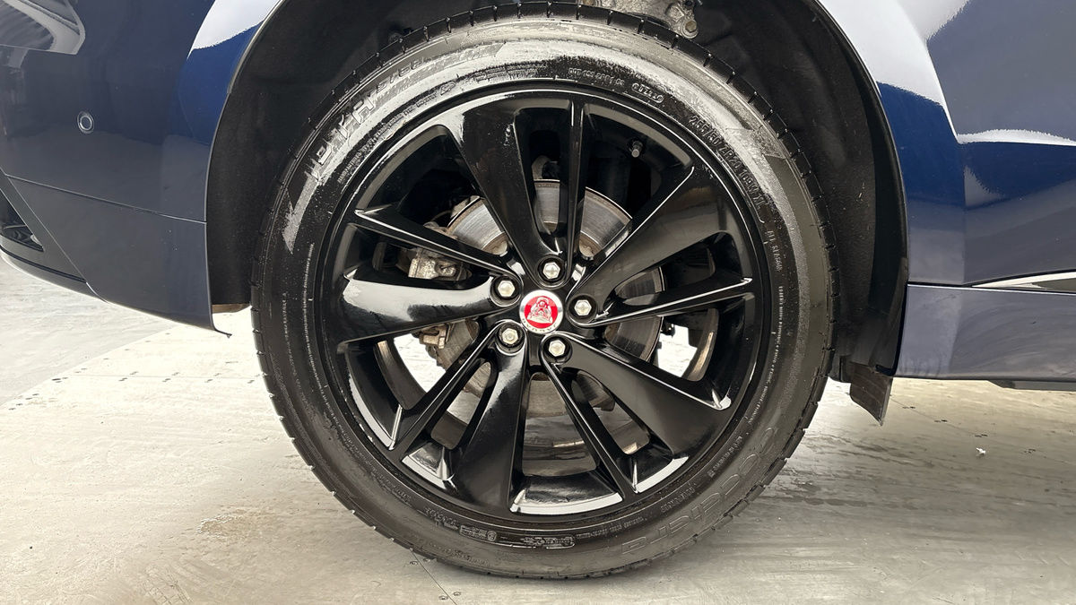 Jaguar F-PACE Image 10