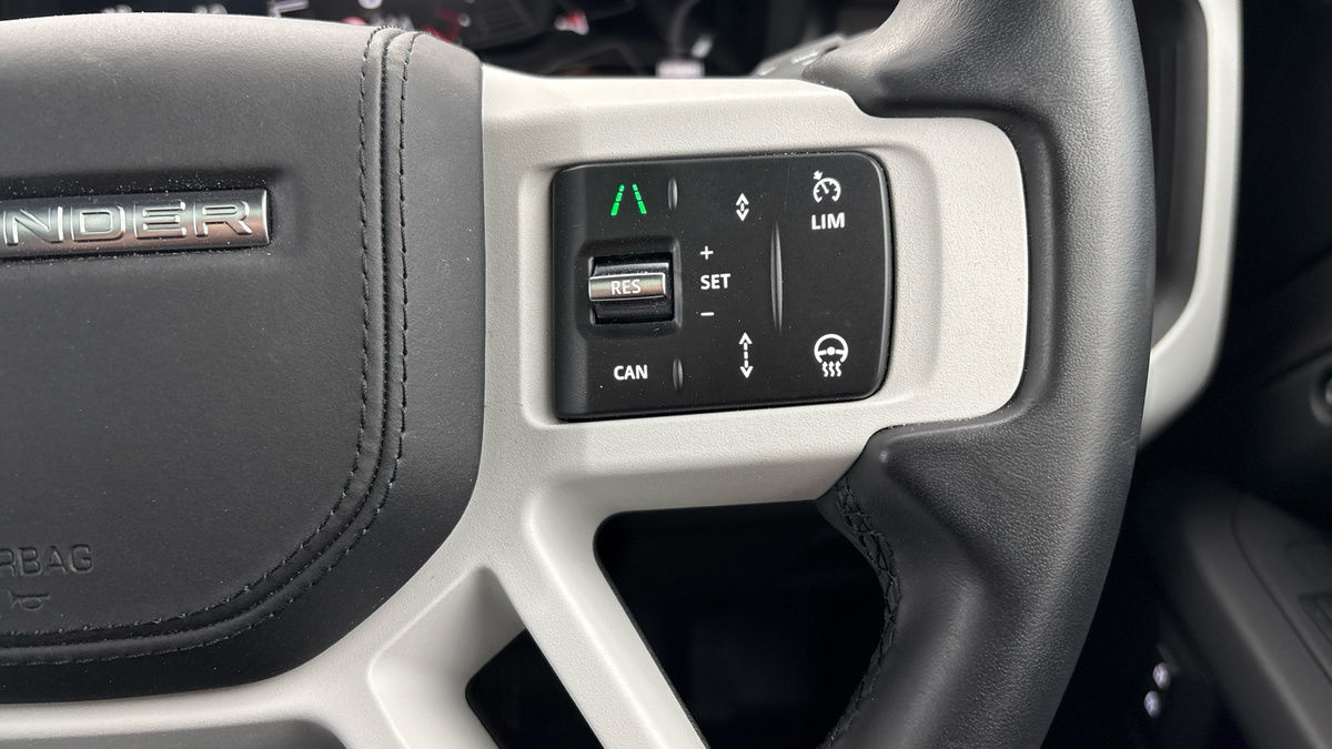 Land Rover Defender 110 Image 14