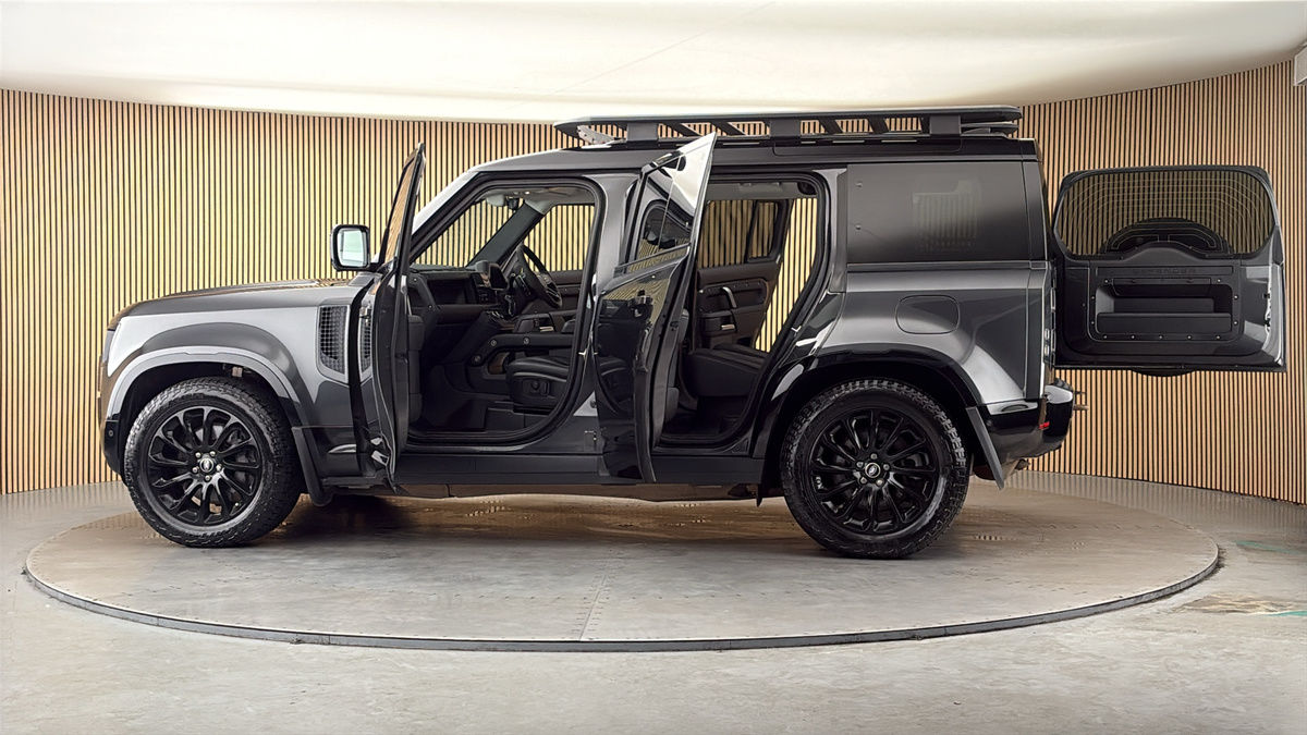 More views of Land Rover Defender 110