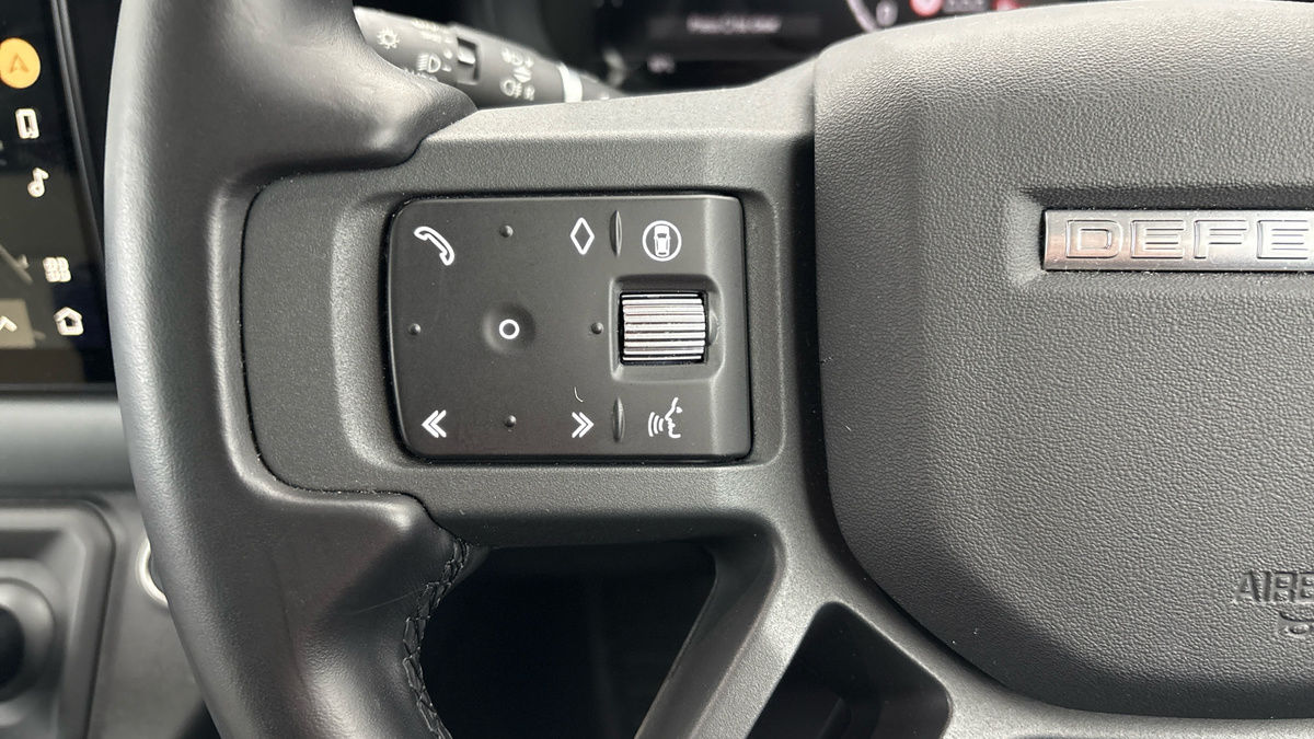 Land Rover Defender 90 Image 13