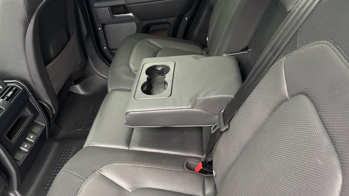 Land Rover Defender 110 Image 9