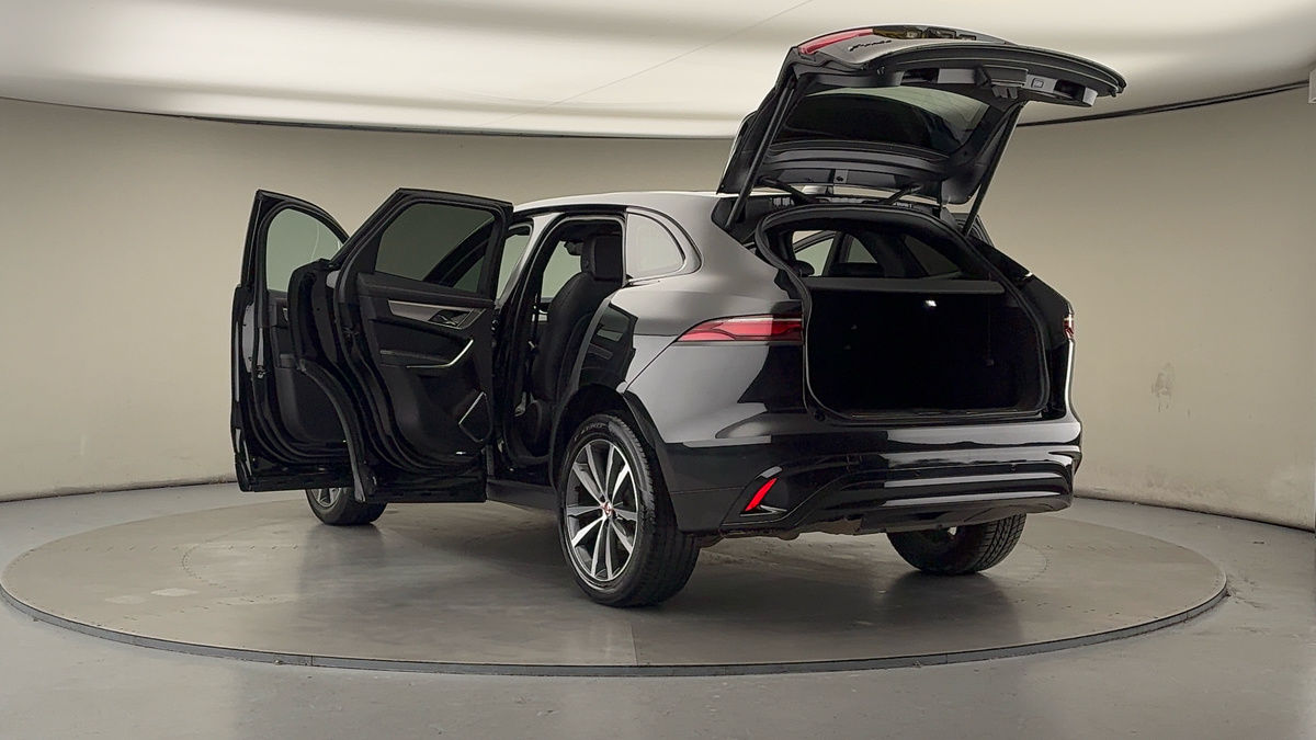 Jaguar F-PACE Image 23