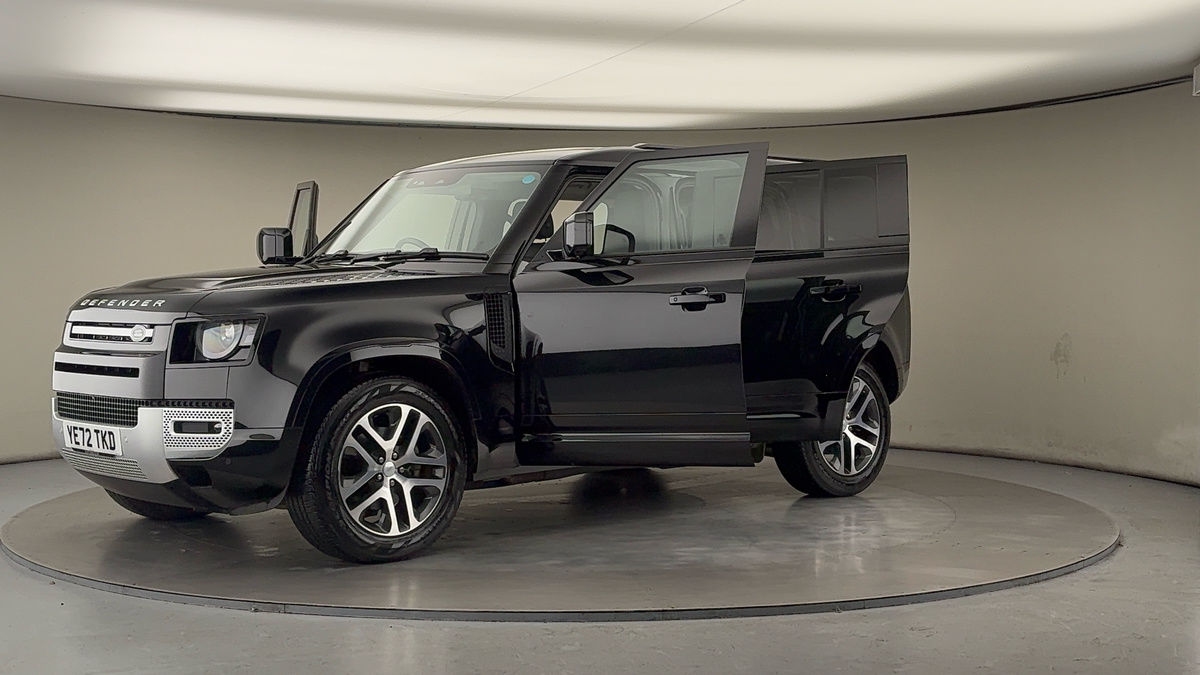 Land Rover Defender 110 Image 22