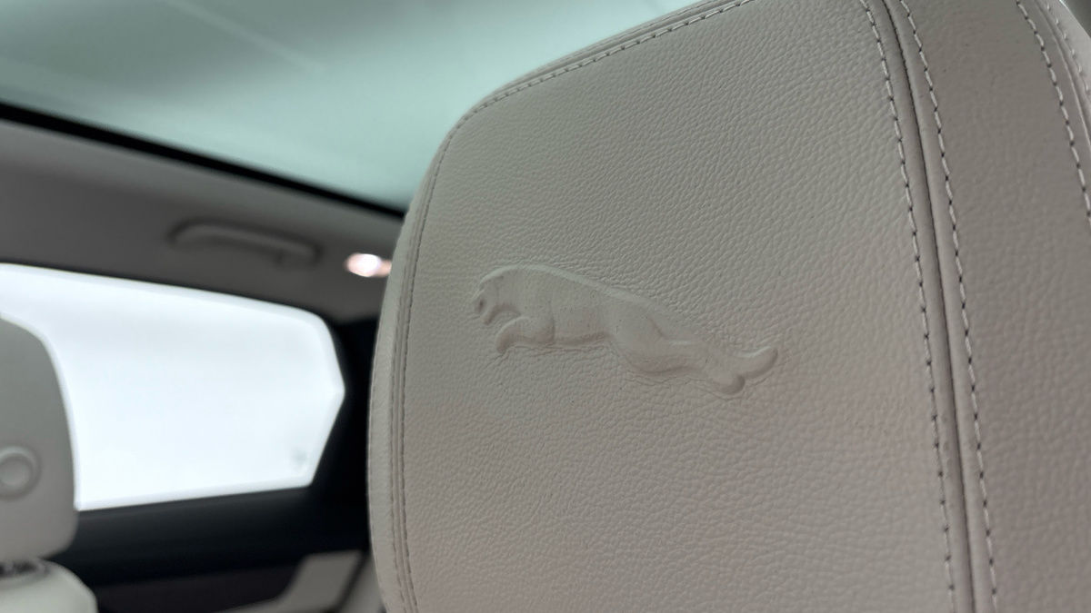 Jaguar F-PACE Image 25