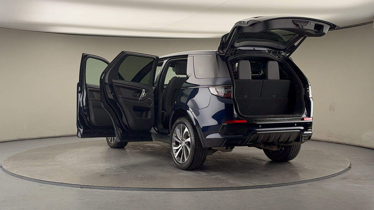 Land Rover Discovery Sport Image 23