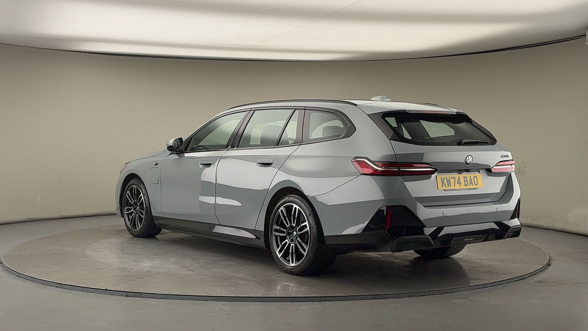 BMW 5 Series Image 2