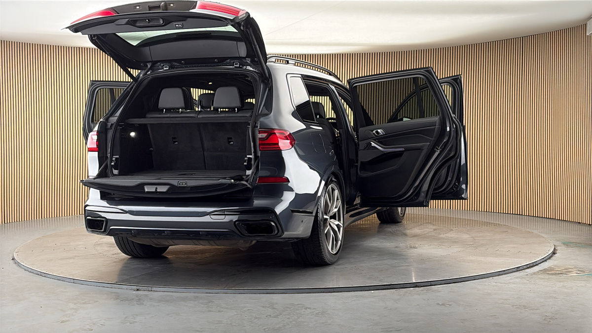 More views of BMW X7