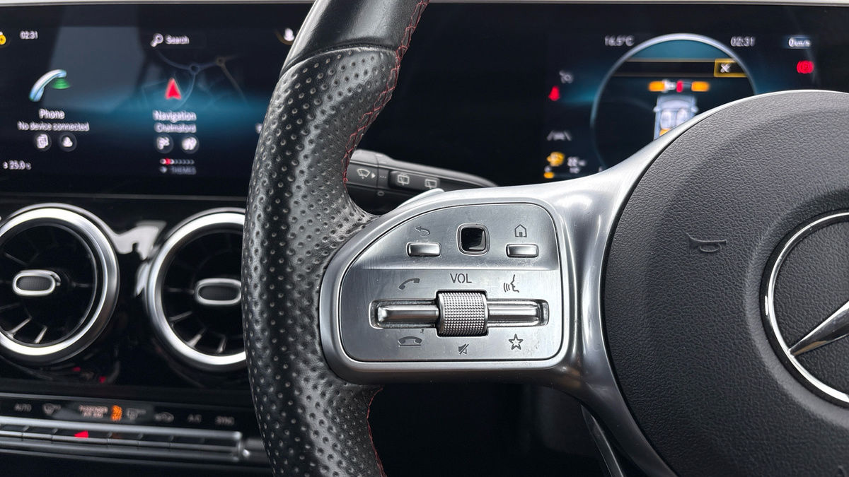 Mercedes-Benz GLA Image 13