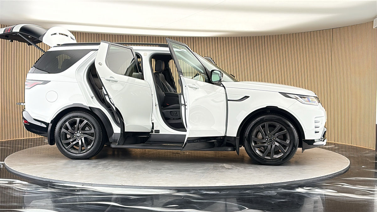 More views of Land Rover Discovery