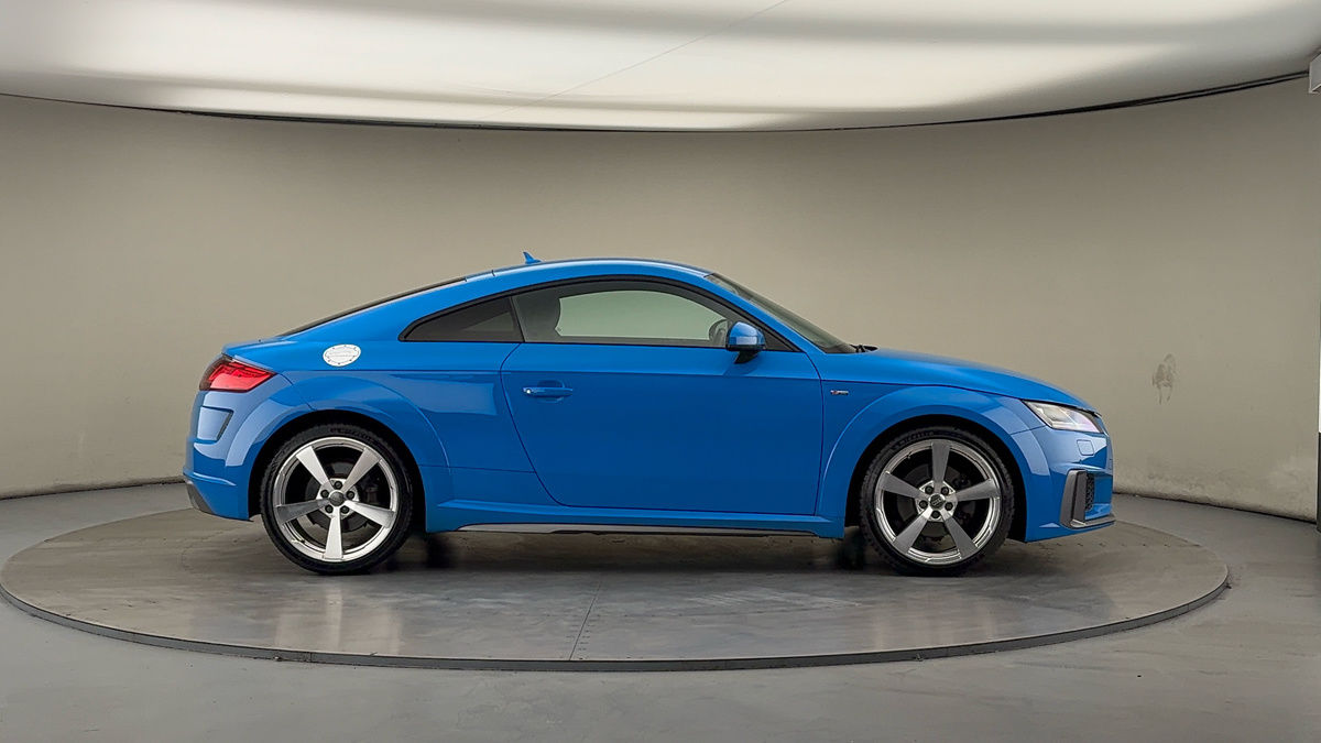 Audi TT Image 16